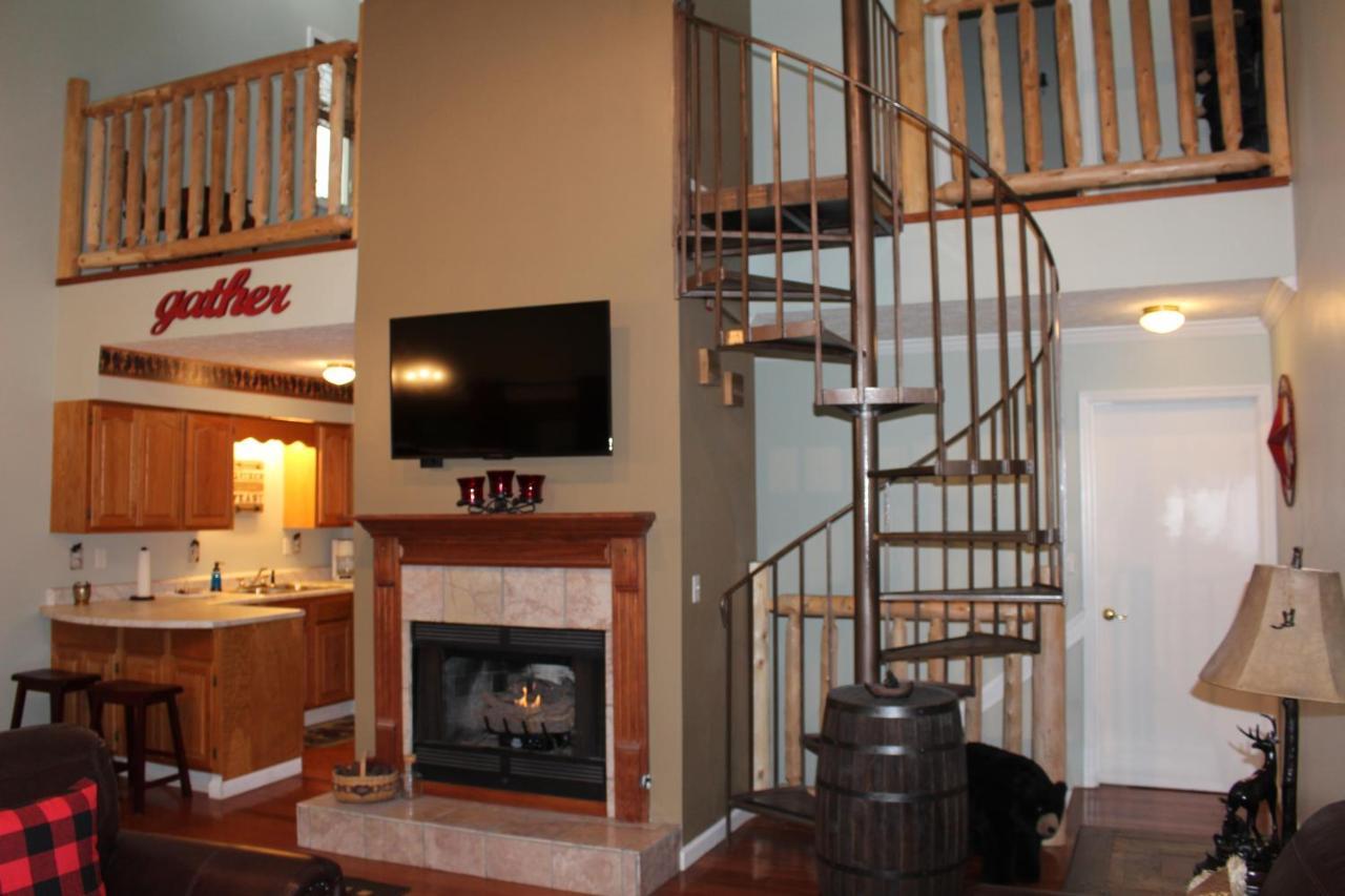 Spacious Downtown Condo Walking Distance To Downtown Gatlinburg Sleeps 6 Guests Zewnętrze zdjęcie