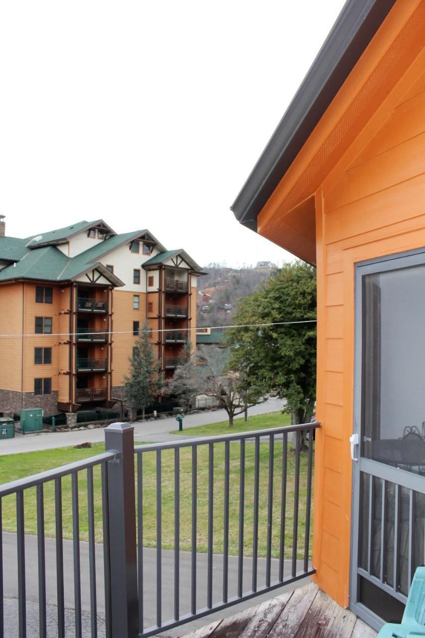 Spacious Downtown Condo Walking Distance To Downtown Gatlinburg Sleeps 6 Guests Zewnętrze zdjęcie