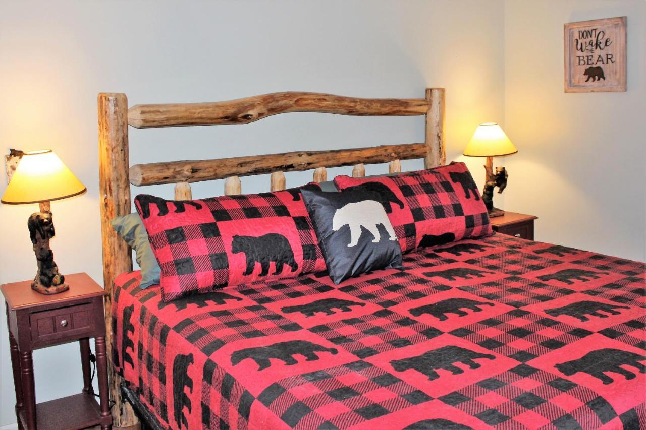 Spacious Downtown Condo Walking Distance To Downtown Gatlinburg Sleeps 6 Guests Zewnętrze zdjęcie