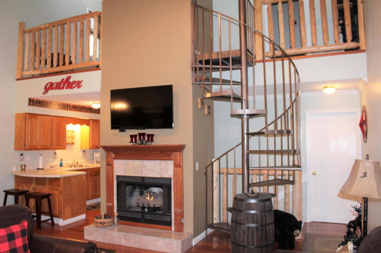 Spacious Downtown Condo Walking Distance To Downtown Gatlinburg Sleeps 6 Guests Zewnętrze zdjęcie