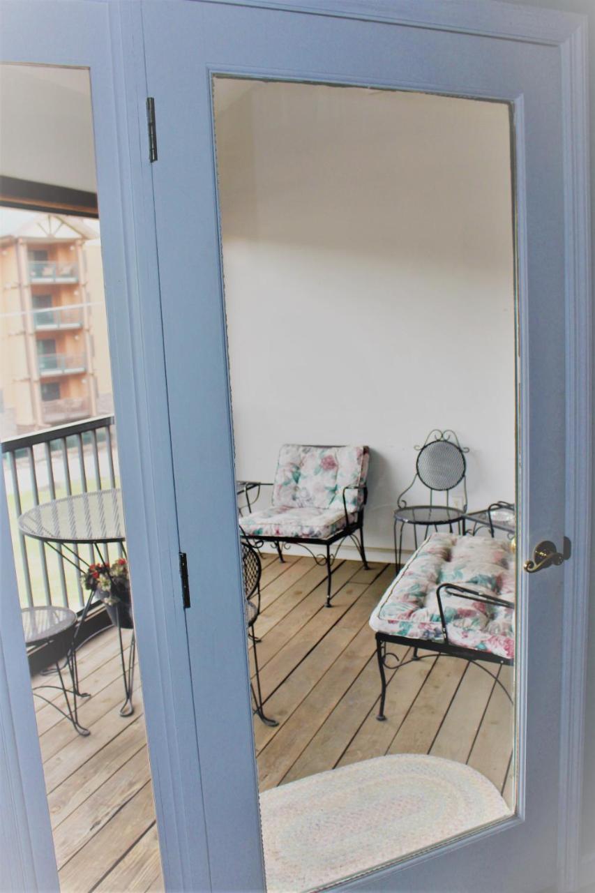 Spacious Downtown Condo Walking Distance To Downtown Gatlinburg Sleeps 6 Guests Zewnętrze zdjęcie
