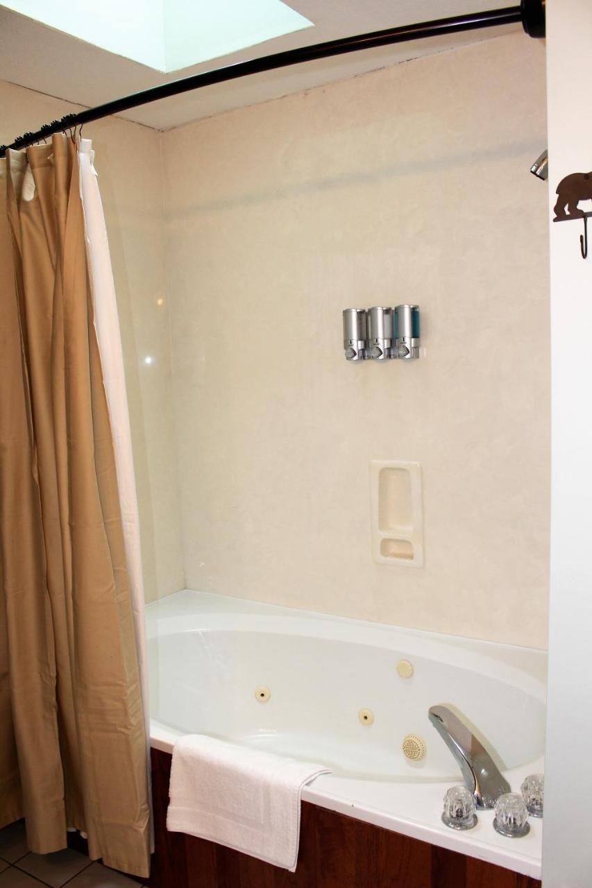 Spacious Downtown Condo Walking Distance To Downtown Gatlinburg Sleeps 6 Guests Zewnętrze zdjęcie