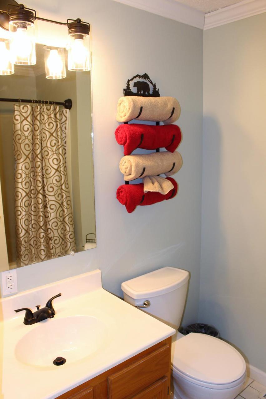 Spacious Downtown Condo Walking Distance To Downtown Gatlinburg Sleeps 6 Guests Zewnętrze zdjęcie