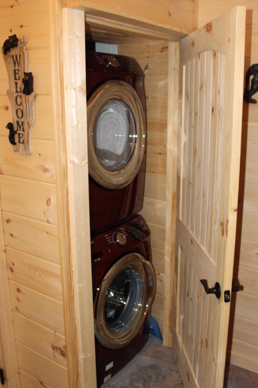 Spacious Downtown Condo Walking Distance To Downtown Gatlinburg Sleeps 6 Guests Zewnętrze zdjęcie