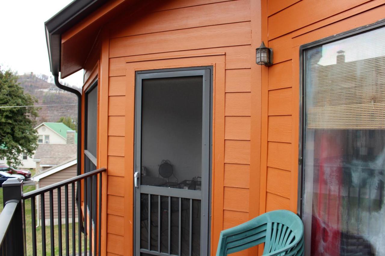 Spacious Downtown Condo Walking Distance To Downtown Gatlinburg Sleeps 6 Guests Zewnętrze zdjęcie