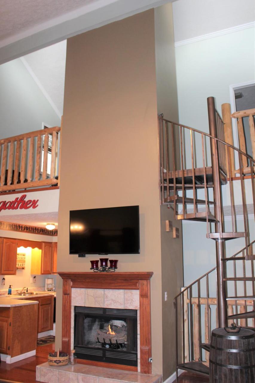 Spacious Downtown Condo Walking Distance To Downtown Gatlinburg Sleeps 6 Guests Zewnętrze zdjęcie