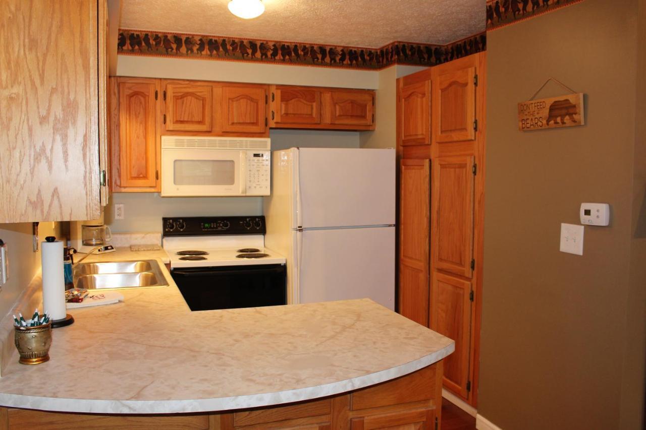 Spacious Downtown Condo Walking Distance To Downtown Gatlinburg Sleeps 6 Guests Zewnętrze zdjęcie