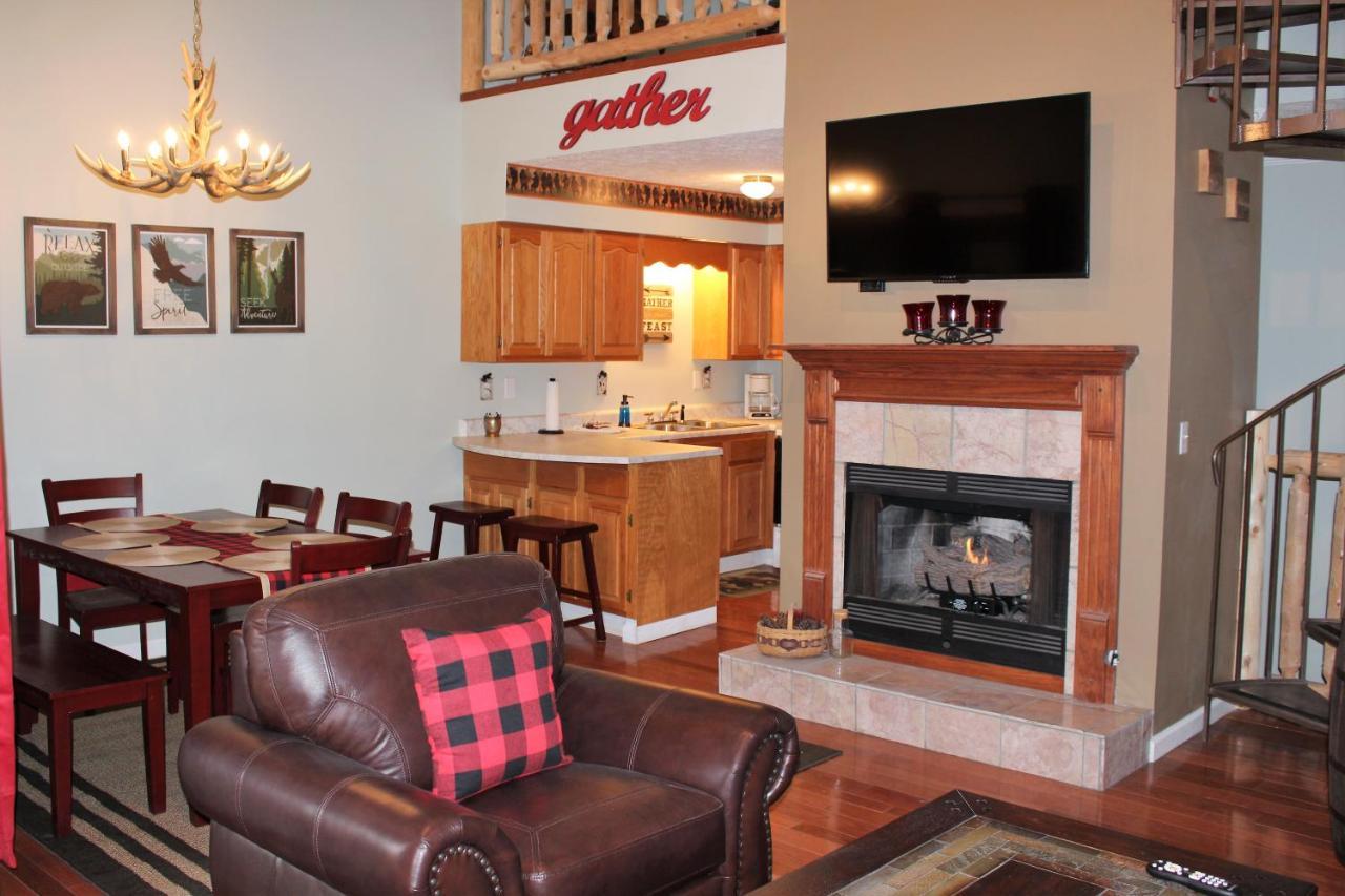 Spacious Downtown Condo Walking Distance To Downtown Gatlinburg Sleeps 6 Guests Zewnętrze zdjęcie